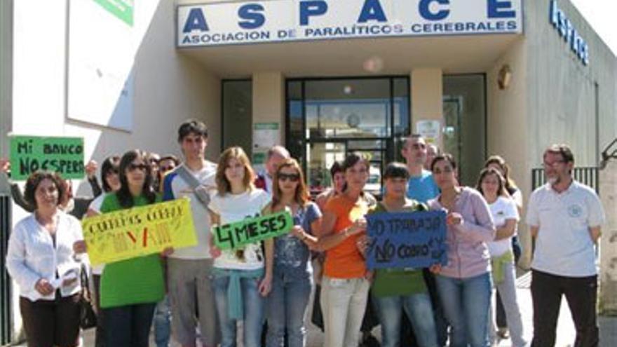 Los 64 trabajadores de Aspace llevan cuatro meses sin cobrar sus nóminas