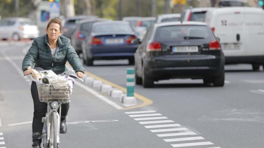 Dos de cada diez conductores ponen en riesgo la vida de los ciclistas en la carretera