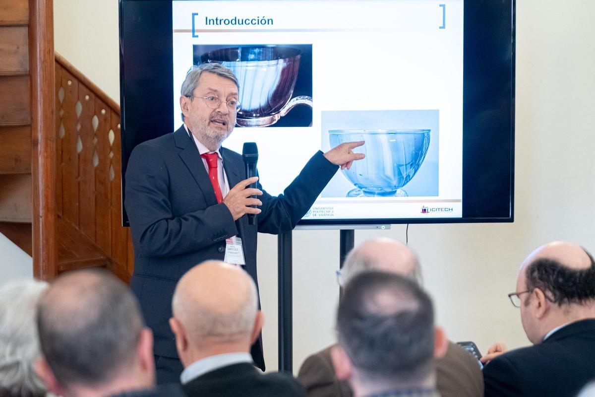 Monzó expuso la tesis de la mancha blanca