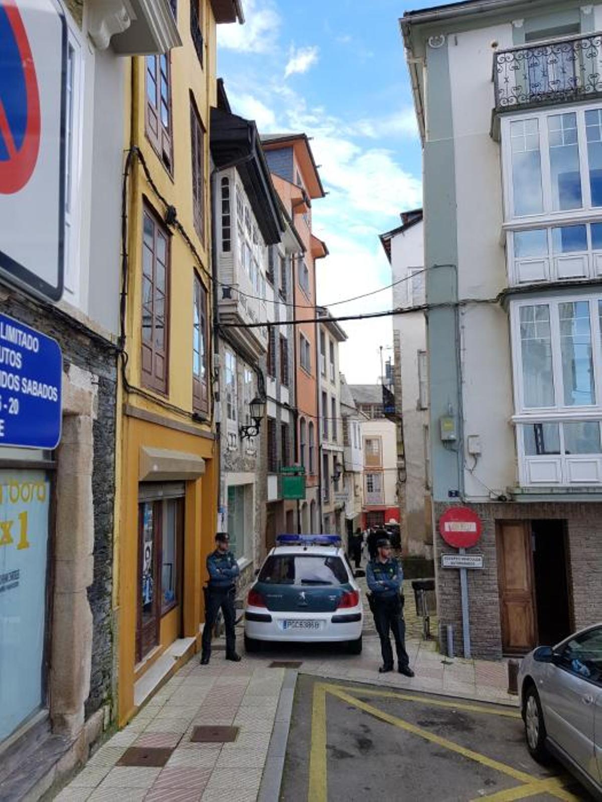 Registro, en Navia, de la vivienda de Javier Ledo, presunto asesino de Paz Fernández en el crimen del embalse de Arbón.