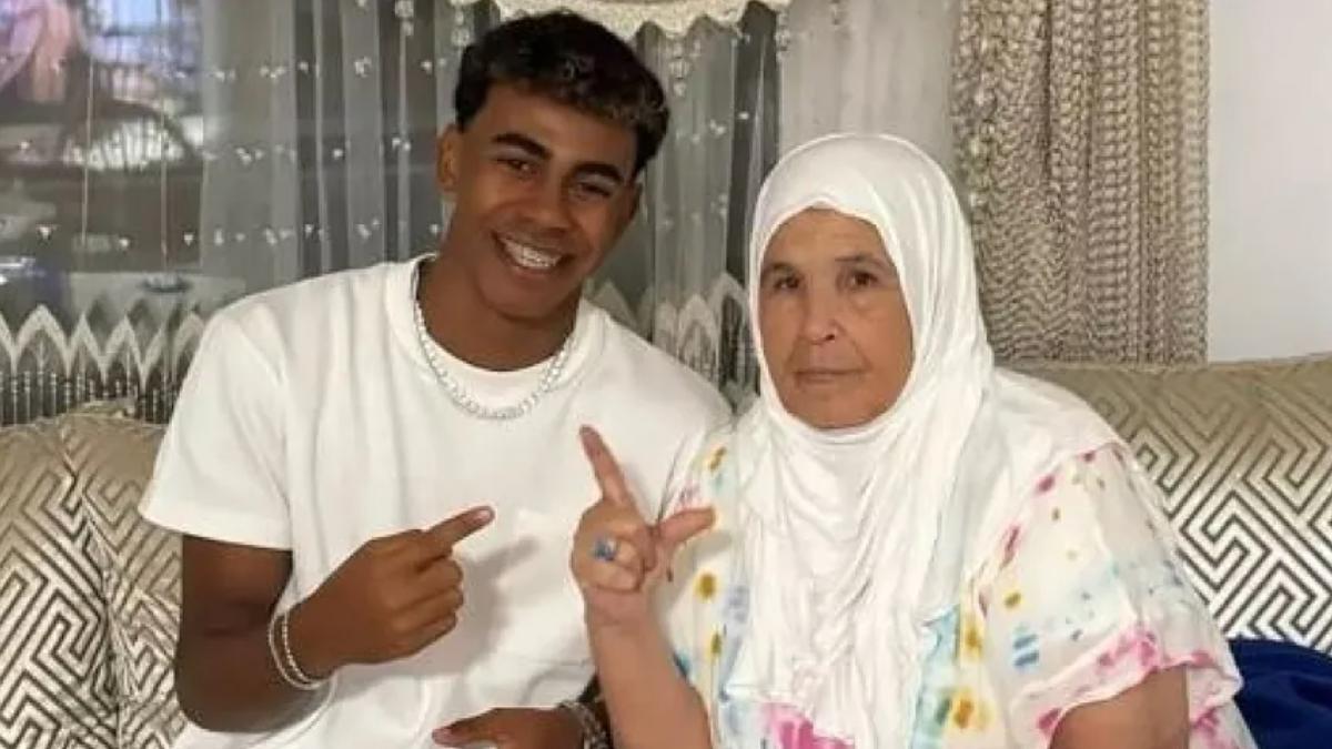 Lamine Yamal con su abuela Fátima