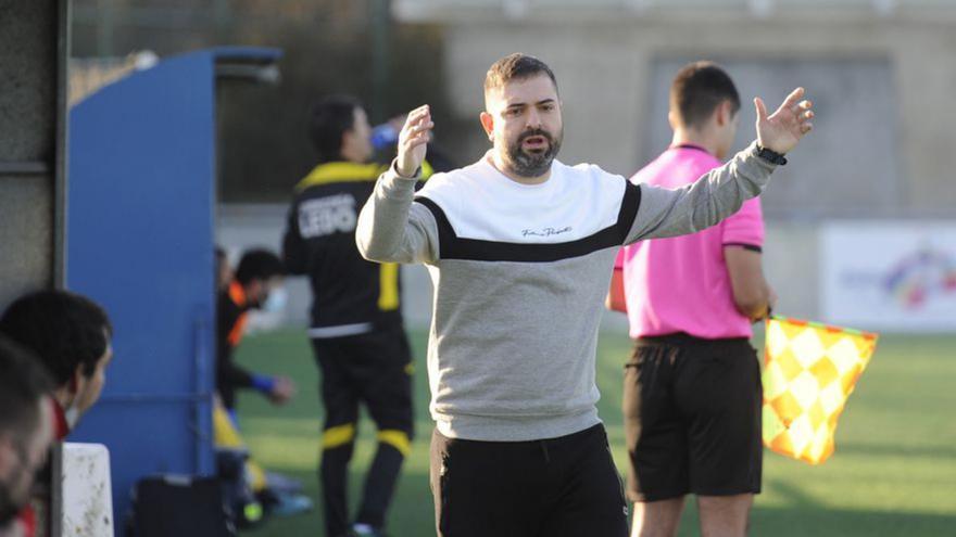 César Sánchez debuta en el banquillo del Lalín con una derrota ante el Agolada