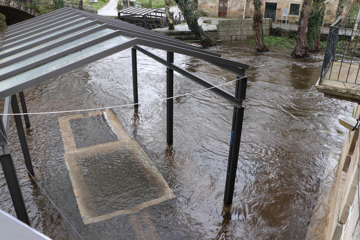 Una zona inundada en Baños de Molgas, por la crecida del Arnoia.