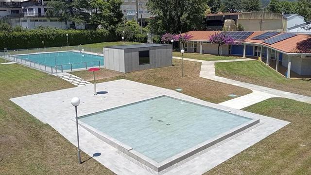 Estado de las piscinas municipales de Tui tras su reforma integral. | D.P.
