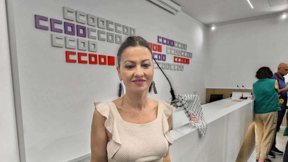 La ministra de Juventud e Infancia, Sira Rego, visita una sede de CCOO.