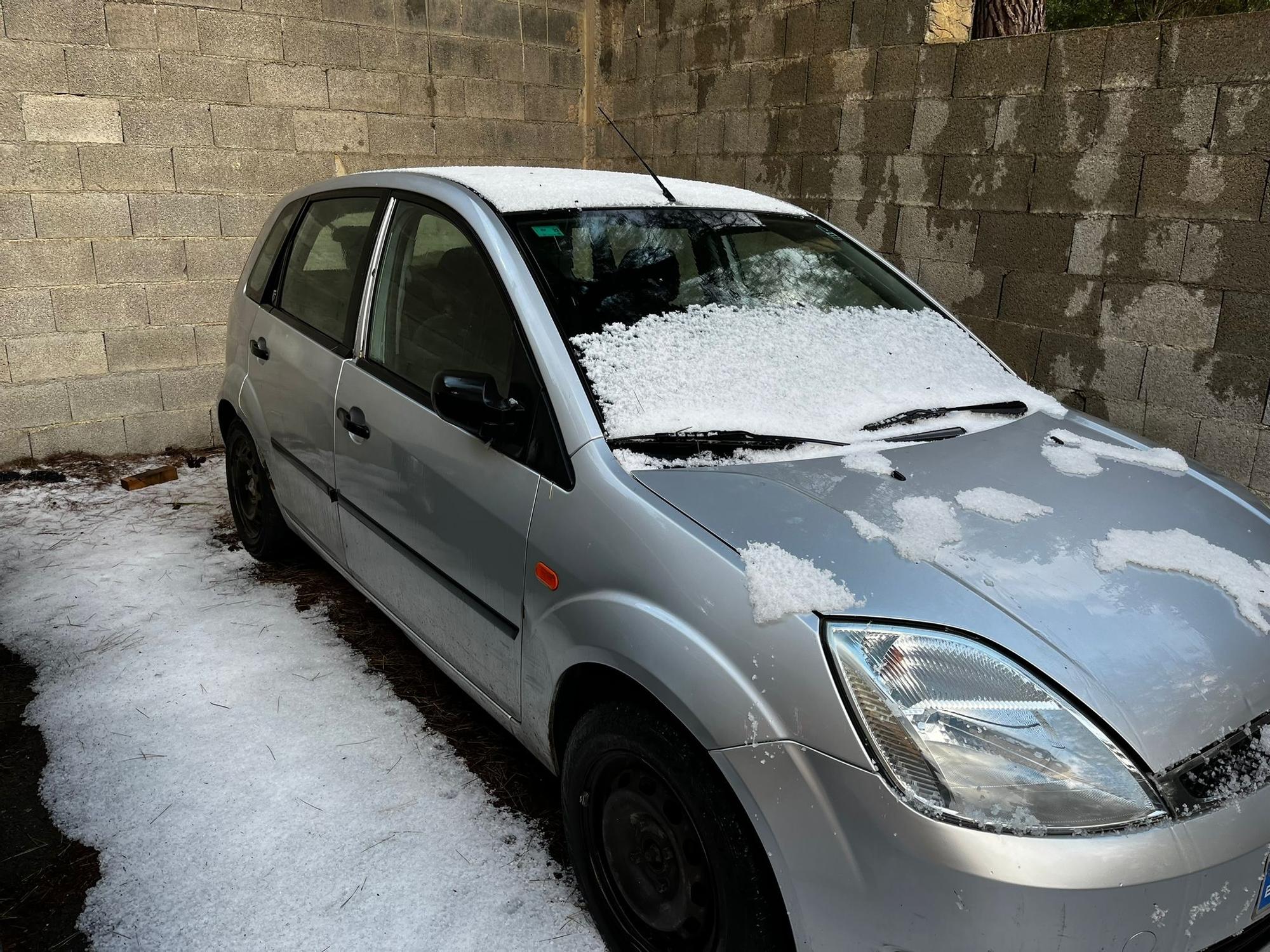 Bajada de temperaturas en Ibiza: Una manta de granizo cubre Siesta