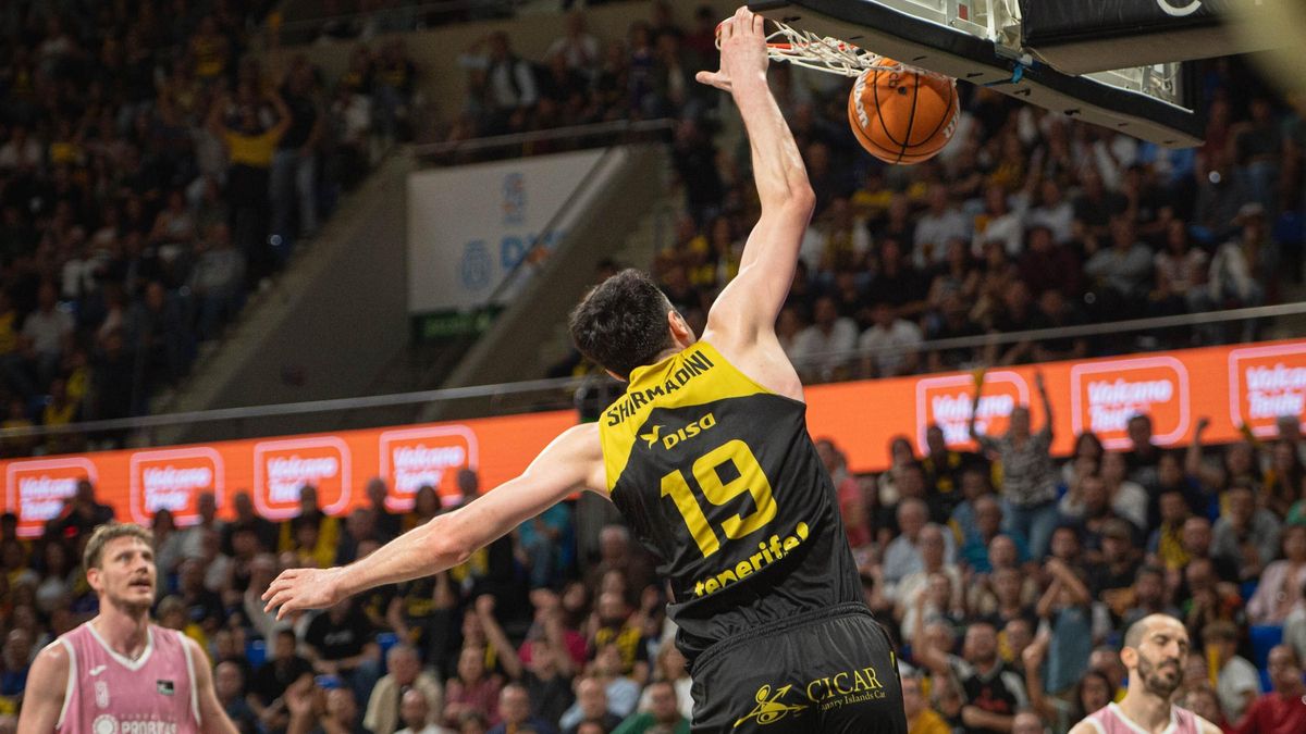 Gio Shermadini anota en el primer partido frente al Joventut.