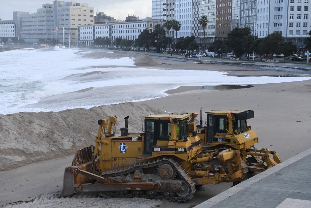 Cerrado un tramo del paseo marítimo por las malas condiciones del mar.