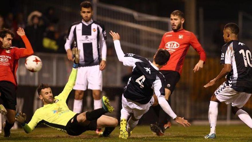 &#039;Rajada&#039; monumental del entrenador de La Nucía sobre el arbitraje en Castalia