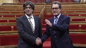 Imagen de archivo de Artur Mas y Carles Puigdemont, tras la investidura del segundo.