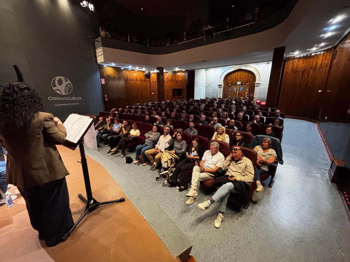 Imagen de la asamblea de delegados de Comisiones Obreras en la Casa de la Cultura de Alzira.