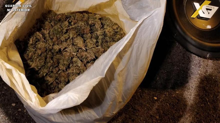 Dos personas detenidas por presunto tráfico de marihuana