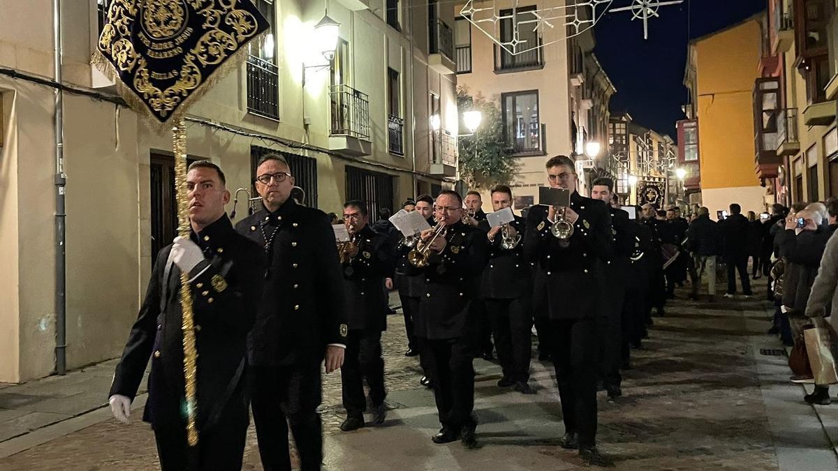 Un instante de la procesión en honor al obispo de Zamora, Fernando Valera.