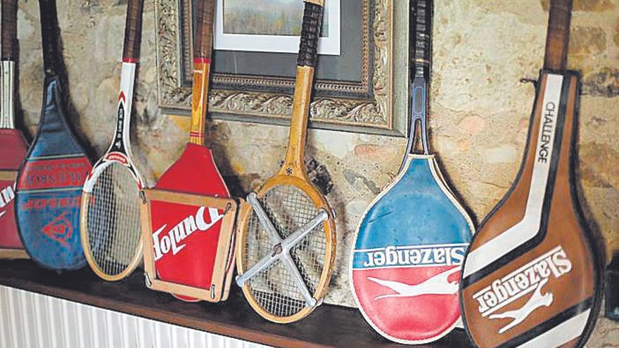 Algunes de les raquetes que tenistes de renom que ha tractat el doctor li han donat