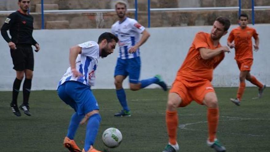 El Crevillente se alzó con un derbi emocionante