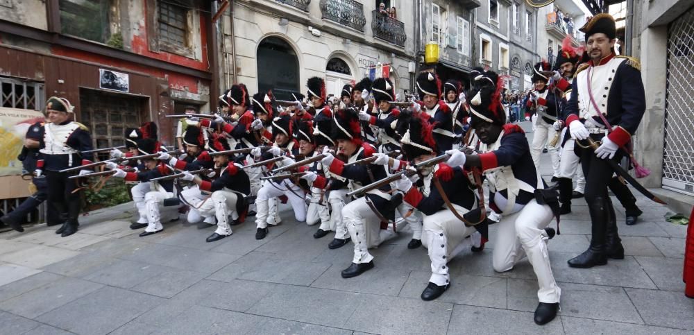 La representación de la Reconquista de Vigo vuelve a abarrotar las calles del Casco Vello de miles de vigueses