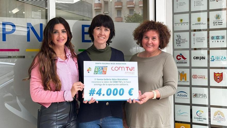 El Santa Eulària Ibiza Marathon entrega 4.000 euros a Com Tu! APNEEF