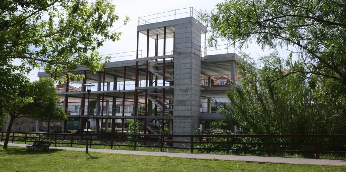 Construcción del edificio turístico en Rodeira. | GONZALO NÚÑEZ