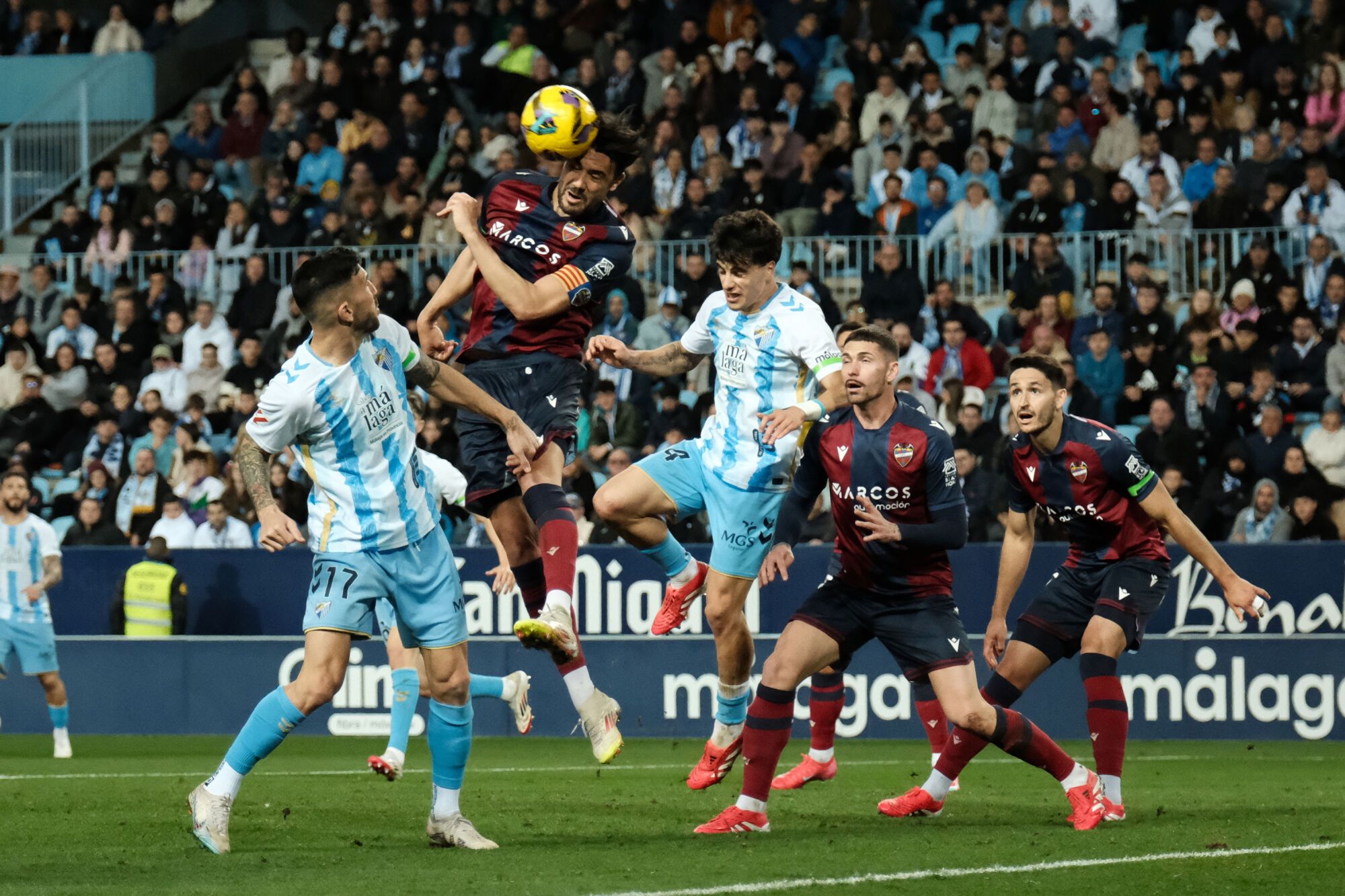 Las mejores imágenes del partido que han disputado este sábado en La Rosaleda el Málaga CF y la UD Levante