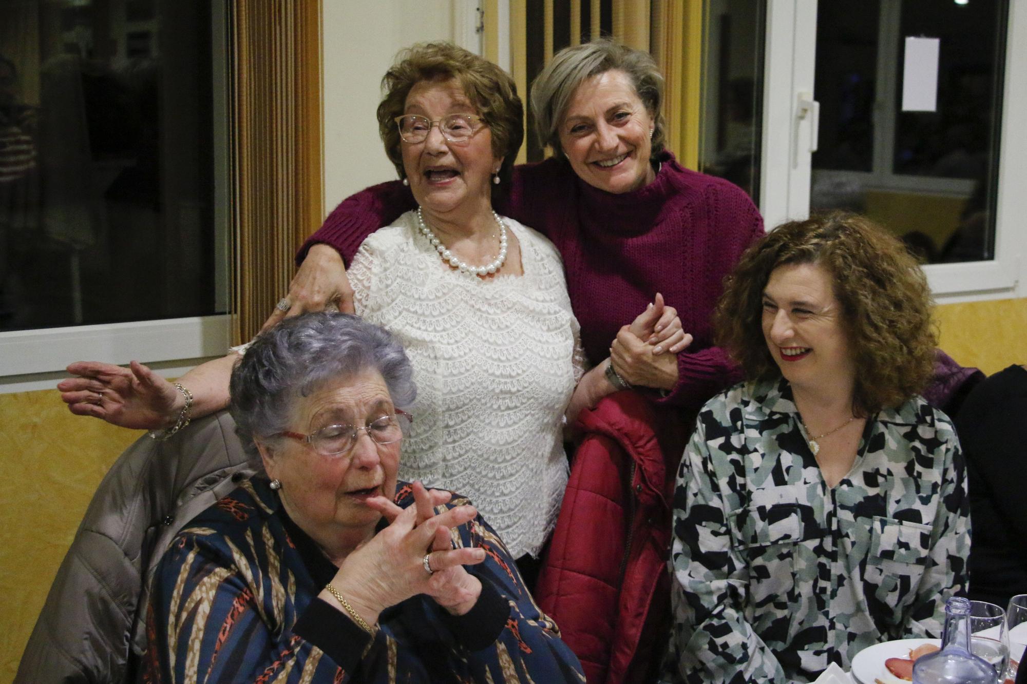 En imágenes: La vocalía de la mujer de la zona rural de Gijón celebra su cena anual