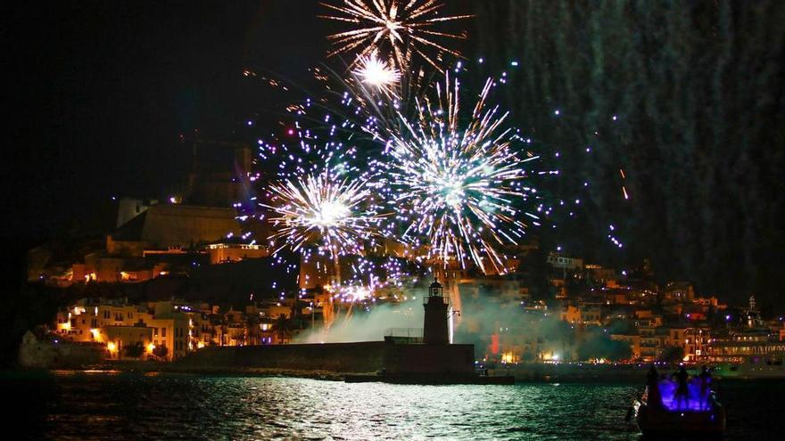 Galería de imágenes de los fuegos artificiales de Ibiza en las Festes de la Terra
