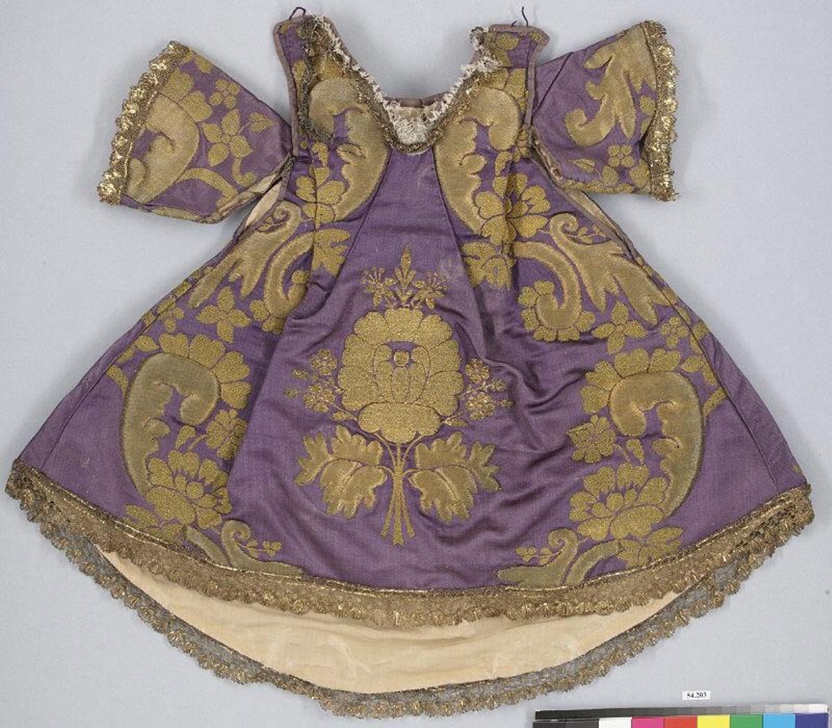 Joya textil de la Virgen del Yermo de Zamora.