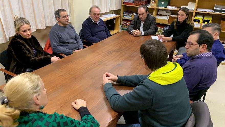 El auditorio acogió anteayer una reunión para reactivar el Seminario de Estudos do Deza.