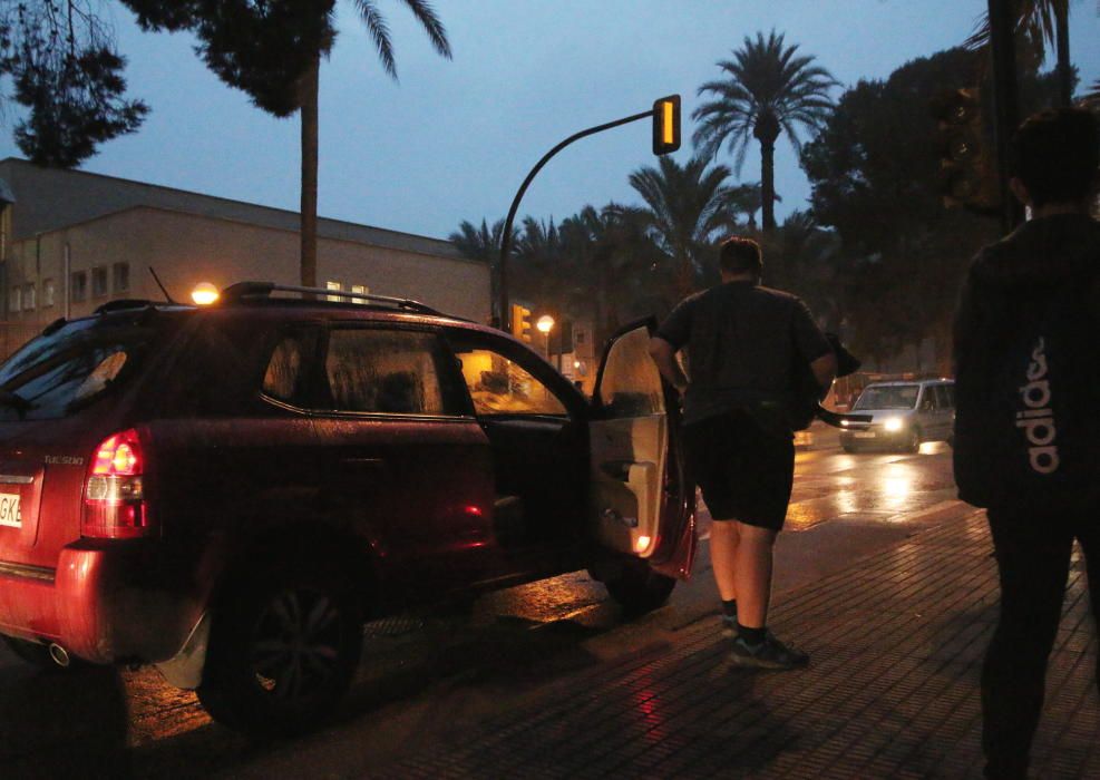 Los escolares acuden a clase caminando