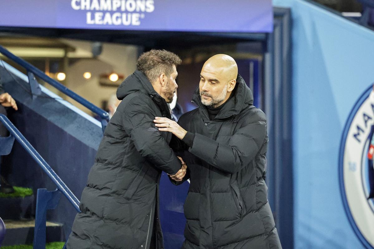 Pep Guardiola, del Manchester City y Diego Simeone, del Atlético de Madrid, durante un partido de Champions