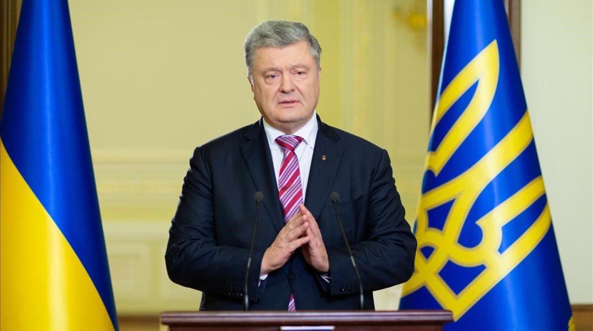 zentauroepp46075950 ukrainian president petro poroshenko makes a statement on a 181130140143