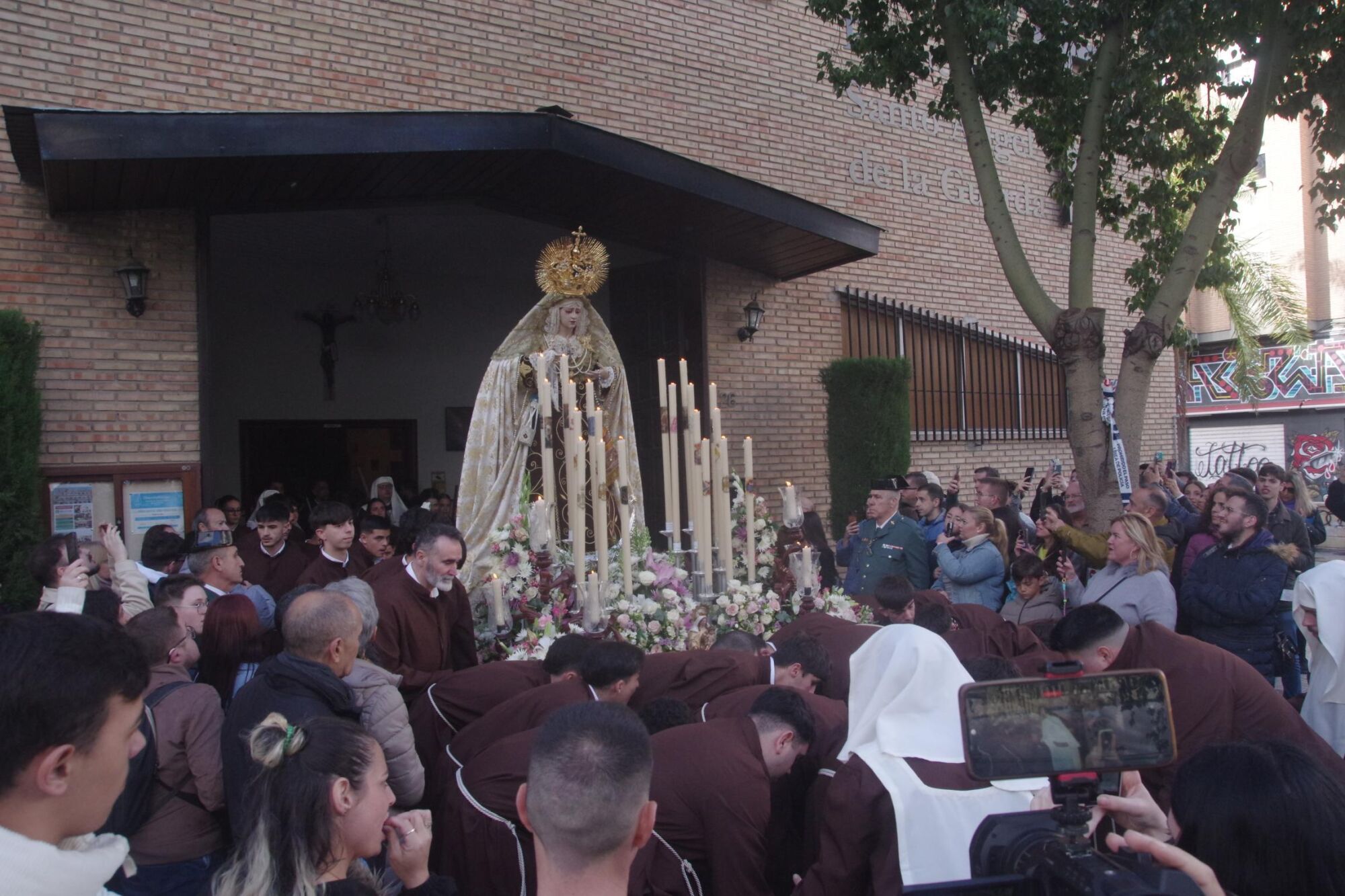 Las primeras procesiones de vísperas toman los barrios este tercer fin de semana de la Cuaresma. Virgen de las Lágrimas del Carmen