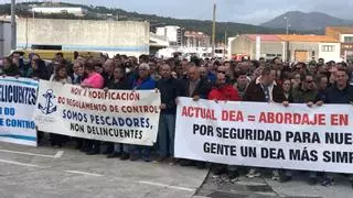 "No somos delincuentes": el sector pesquero alza la voz en Ribeira contra las nuevas exigencias de la UE a la flota