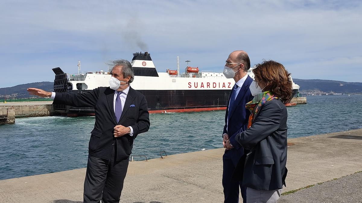 Juan Riva, Vázquez Almuiña y la directora del Puerto, Beatriz Colunga