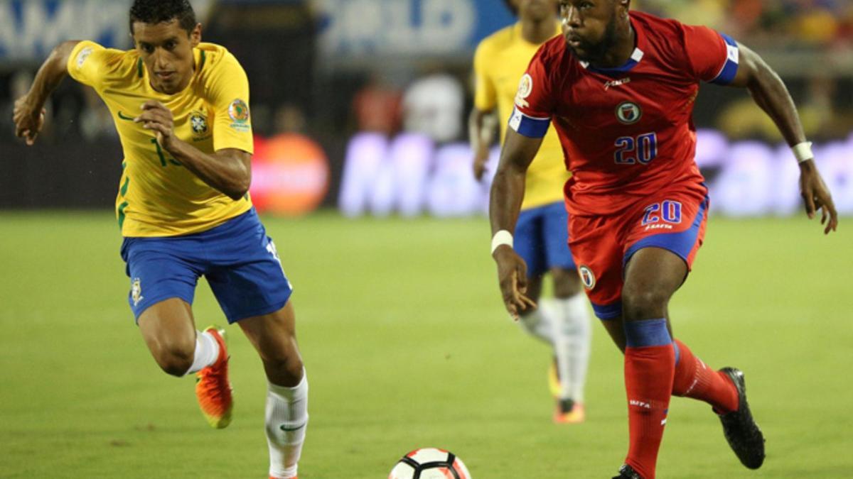 Marquinhos, en una acción ante Haití en un partido correspondiente a la Copa América Centenario