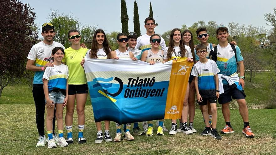 Deportistas del Triatló Ontinyent en el Campeonato de España, en Alcobendas.