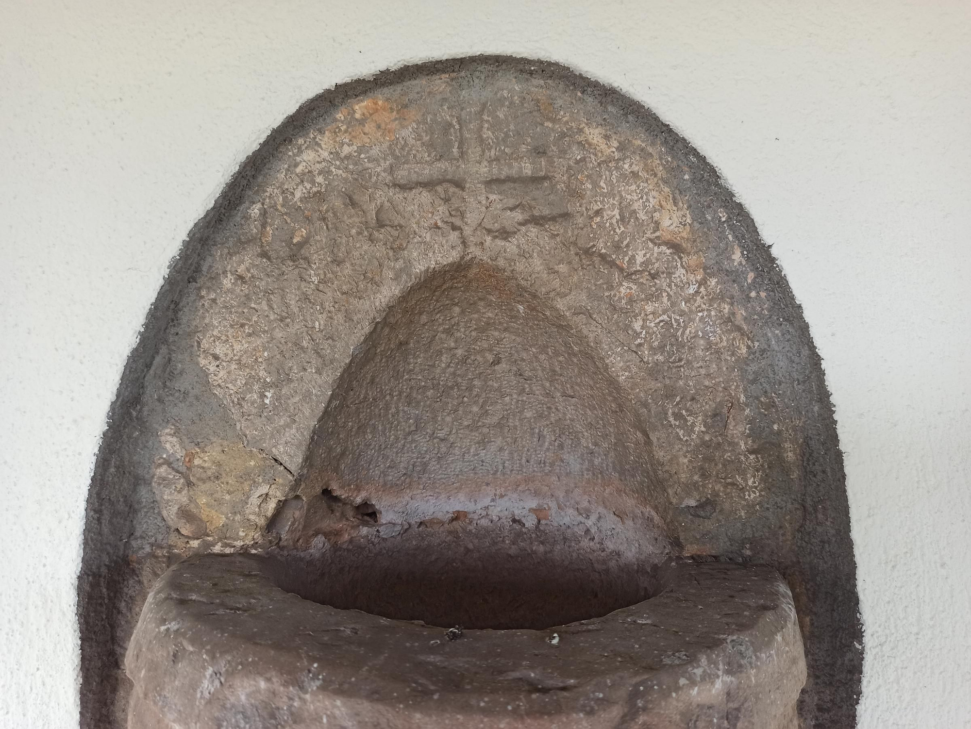 El templo románico de Santiago de Arlós se abre al público: "Tiene una iconografía muy variada"