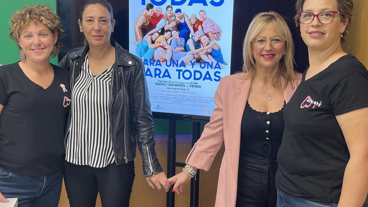 Acmavi presenta en Petrer su calendario solidario con el lema “Todas para una y una para todas”.