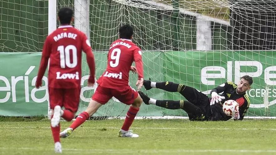 El Cacereño empieza a armar el equipo de la 25-26 por la portería: Diego Nieves, primera renovación