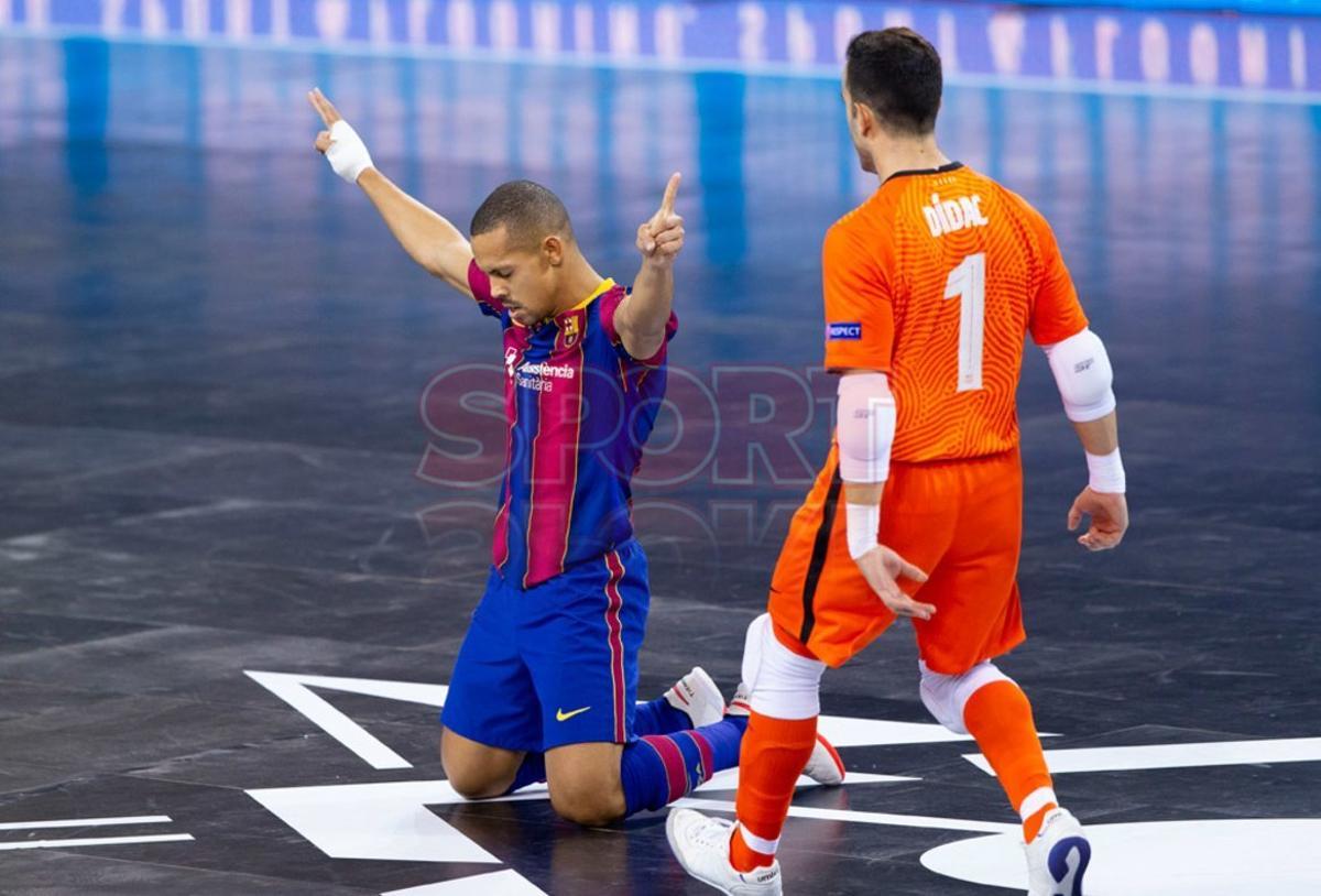 El FC Barcelona recupera el cetro europeo al imponerse a ElPozo por 2-1 en la final de la UEFA Futsal Champions League disputada a puerta cerrada en el Palau Blaugrana.