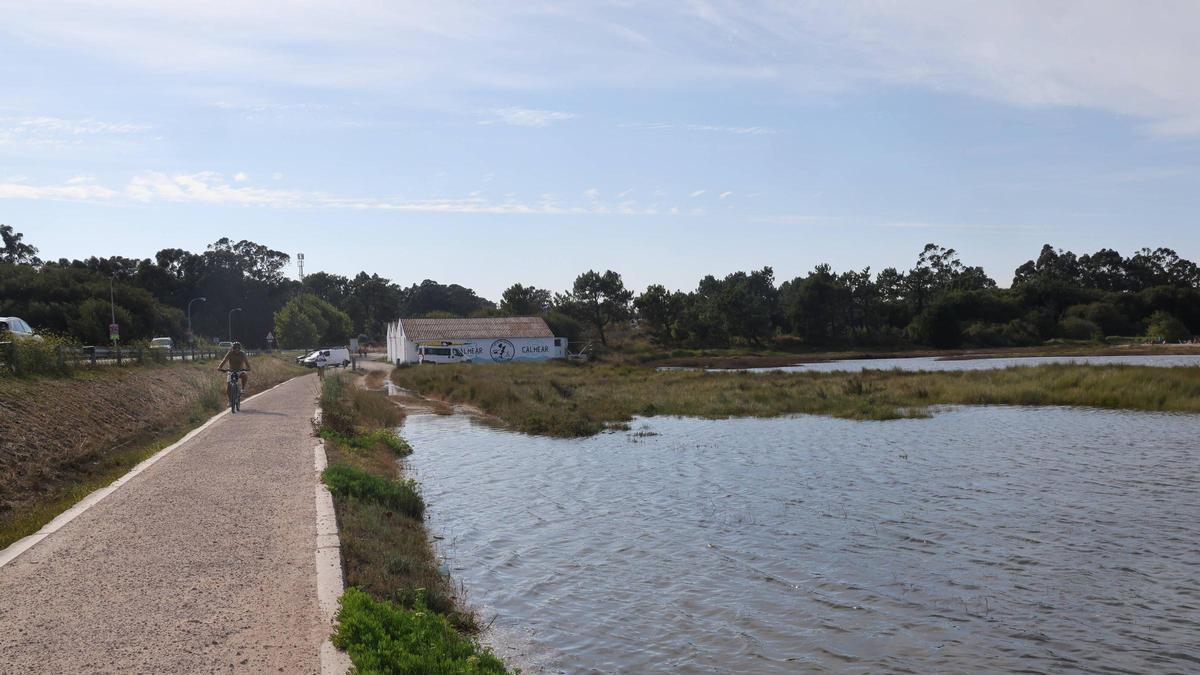 Zona de O Bao inundada en cada marea viva que se registra.
