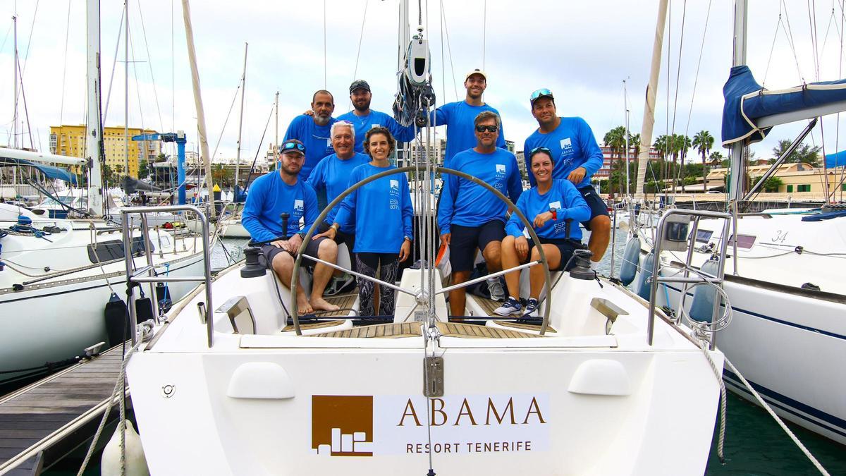 La tripulación del &#039;Abama Resort Tenerife&#039;, ganador de la edición 33 del Trofeo Princesa de Asturias.