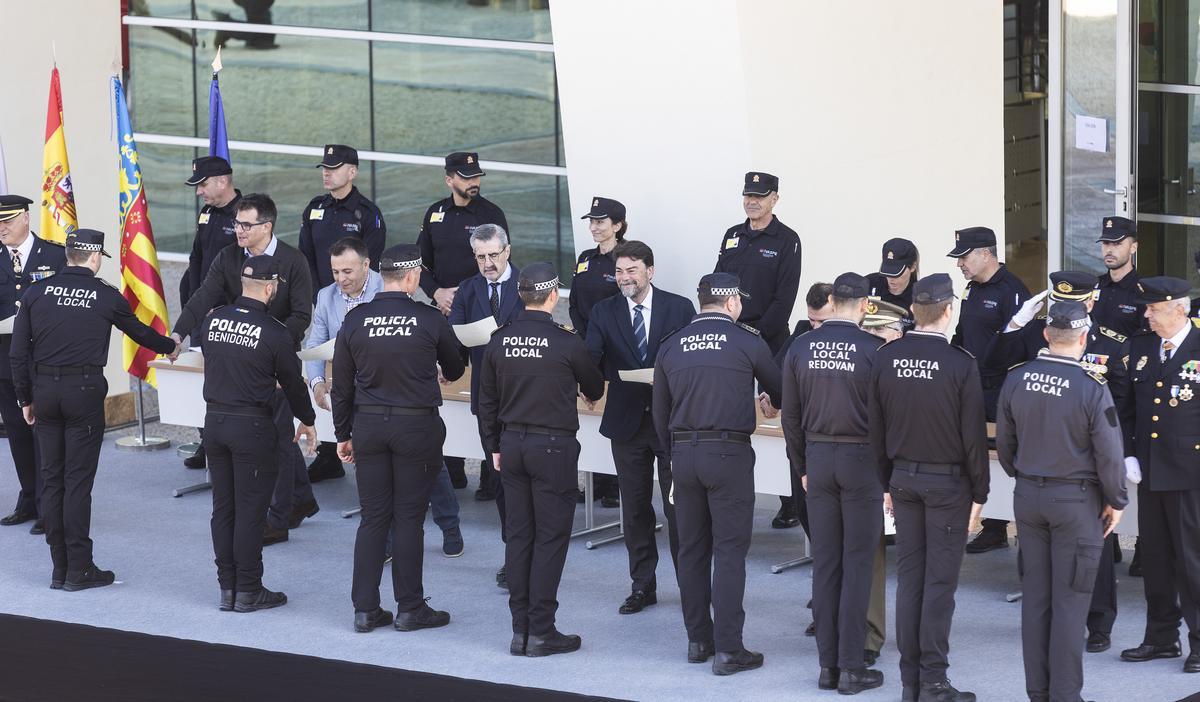 Un momento de la «graduación» de los 200 nuevos policías locales para la provincia celebrado en la Ciudad de la Luz el mes pasado.