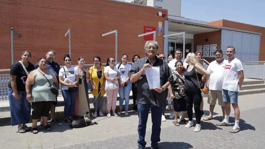 Las asociaciones de La Coma firman un manifiesto para que los dos pediatras con plaza la ratifiquen