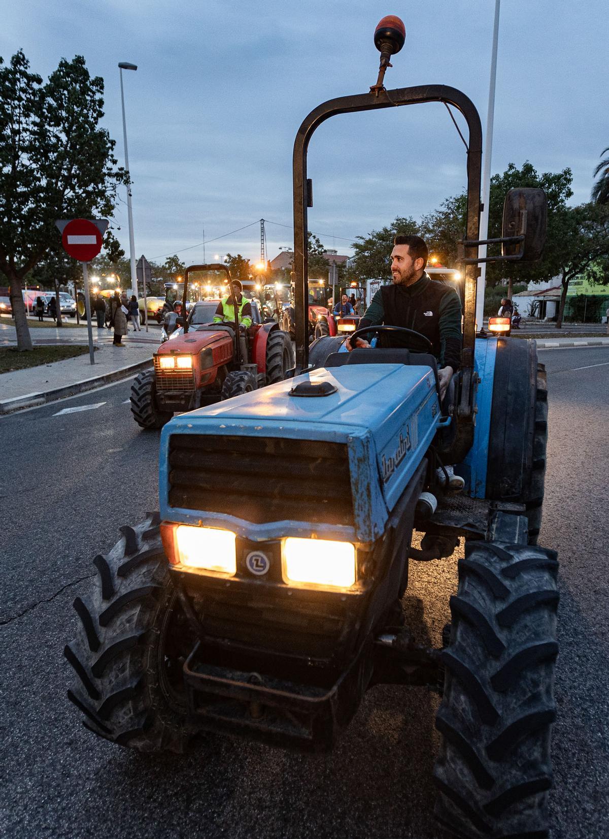 Tractorada en Crevillent y Elche