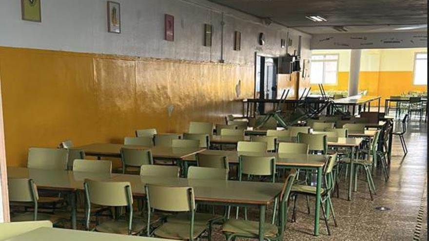 Latas de sardinas con papas en el comedor del colegio  de Barranco Grande