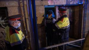 Junts proposa desallotjaments exprés de la policia sense permís judicial