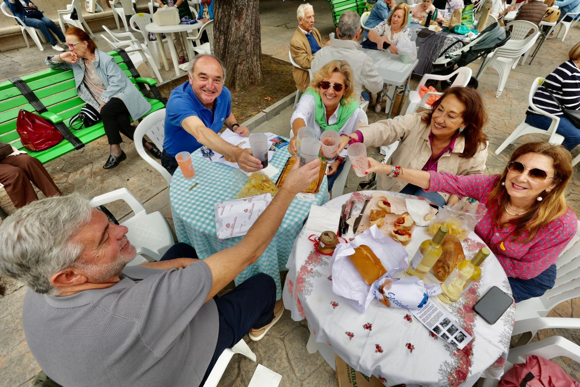 EN IMÁGENES: Así vive Oviedo su fiesta de Martes de Campo