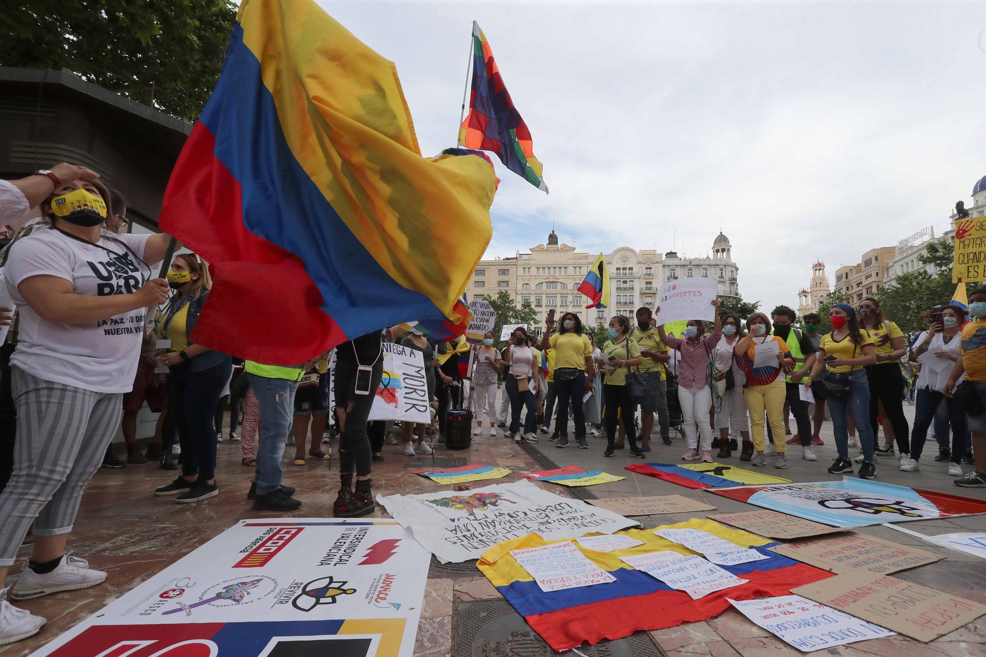 Diversos colectivos denuncian en València la "represión" de Colombia a las concentraciones por la paz