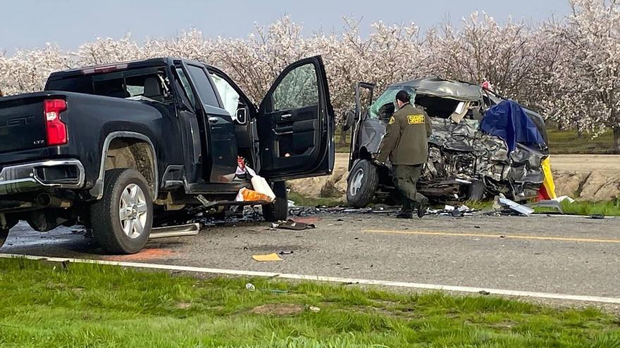 Mueren al menos ocho personas en un accidente de tráfico en California