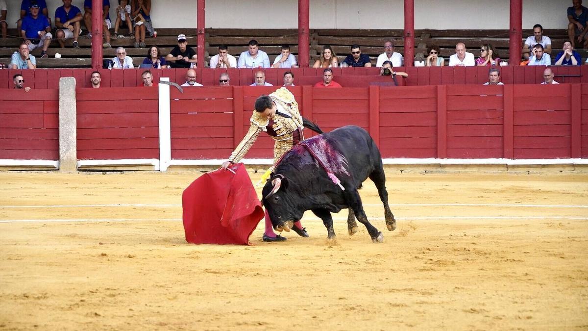 El Cid y Emilio de Justo abren la puerta grande de la plaza de toros de Toro al cortar dos orejas cada uno
